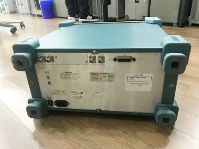 Анализатор спектра реального времени Tektronix RSA3303B